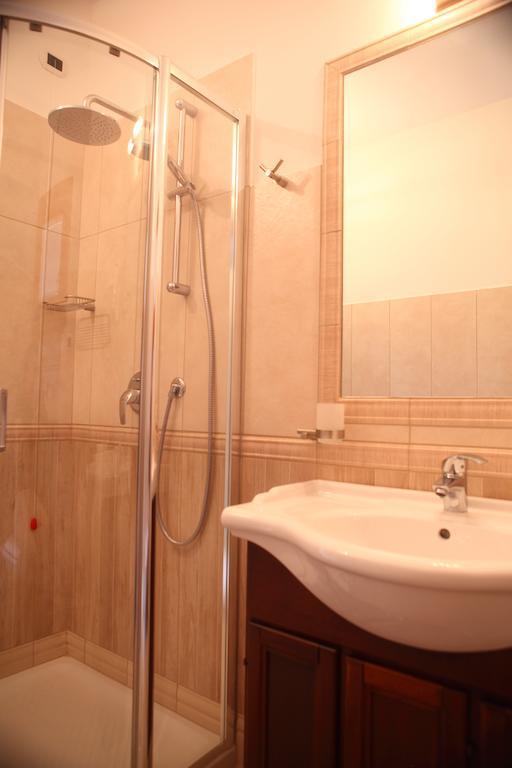 Sweet Appartment Di Guido Пескьера-дель-Гарда Номер фото