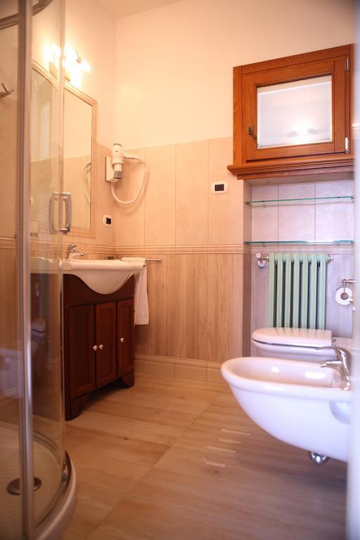 Sweet Appartment Di Guido Пескьера-дель-Гарда Номер фото